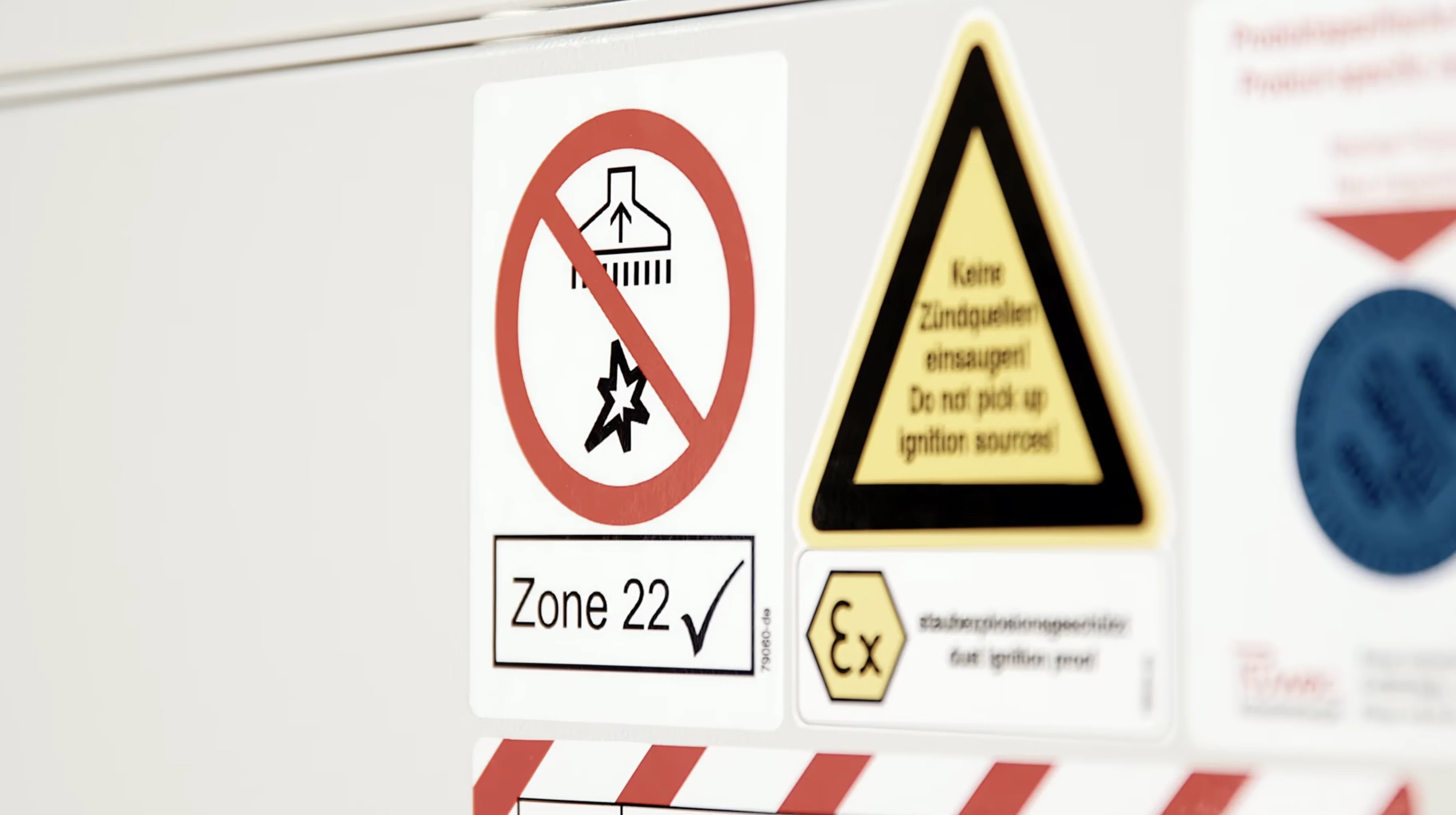 ATEX-Ausführung für Zone 22 verfügbar: Der R03 ist ATEX-fähig für brennbare Stäube und bietet damit Sicherheit in explosionsgefährdeten Bereichen – ohne zusätzliche Schutzmaßnahmen im Prozess.
