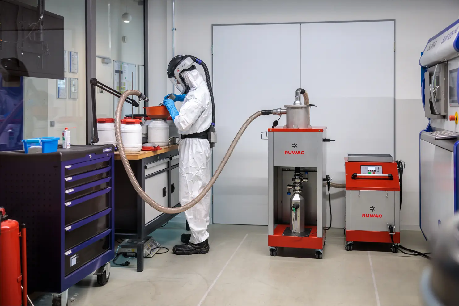 Dosierung und Umfüllen von Metallpulver