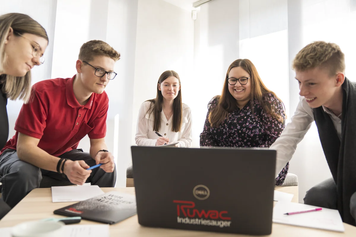 Ausbildung und Praktikum